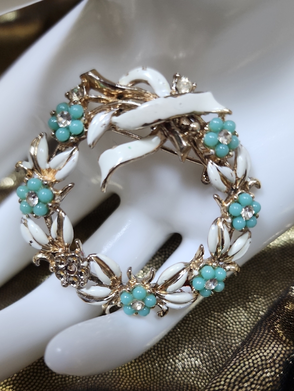 Vintage-Inspired White and Turquoise Floral Wreath Brooch